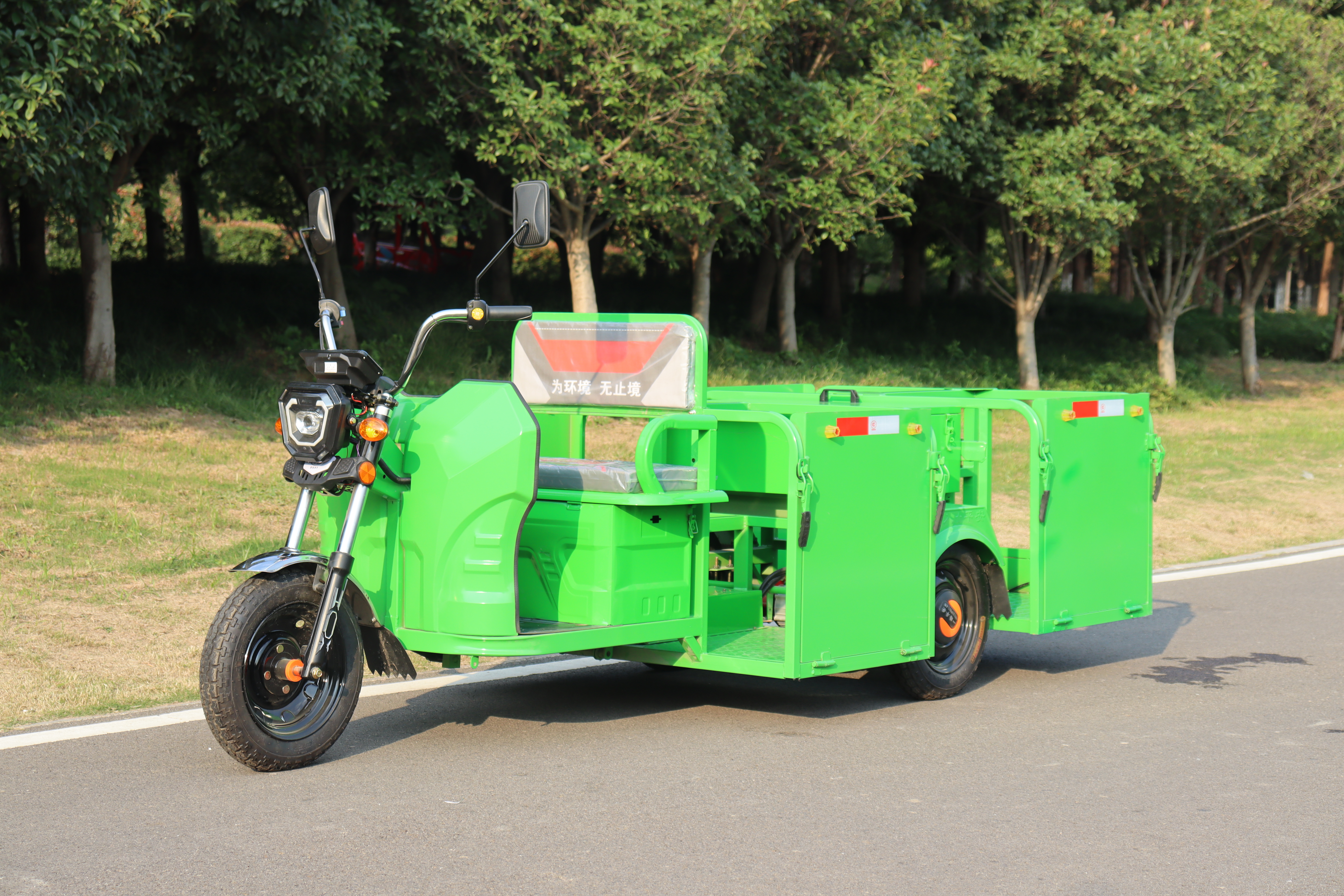 四桶車 DG3240C4    匹配四個(gè)240L垃圾桶